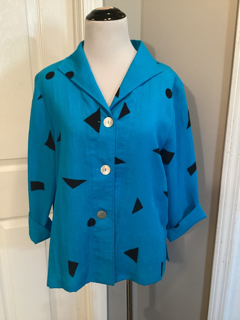 Fridaze XS Linen Bluebird Shapes Mother of Pearl Buttons Lightweight Button Up